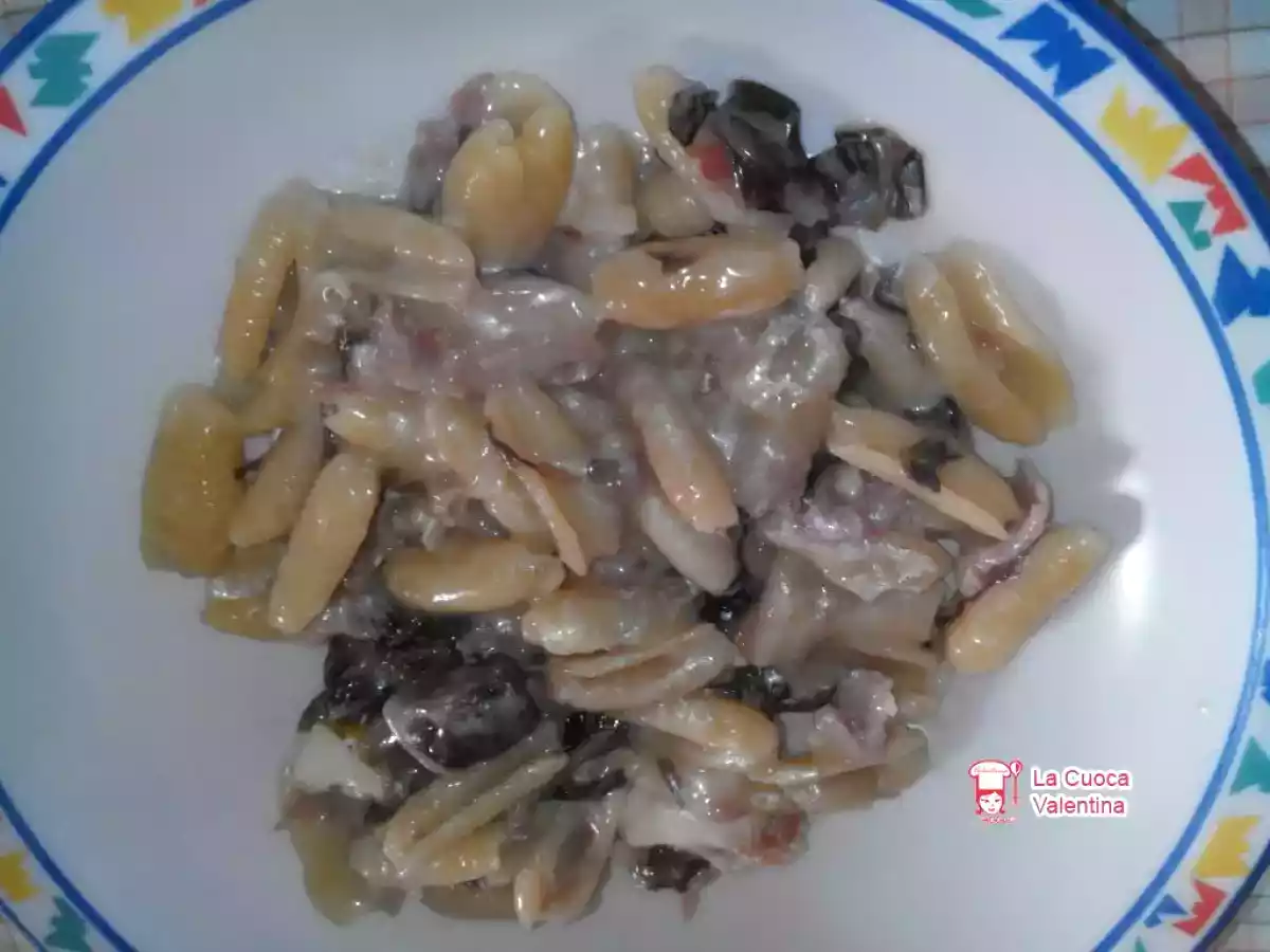 Pasta con radicchio speck e scamorza affumicata