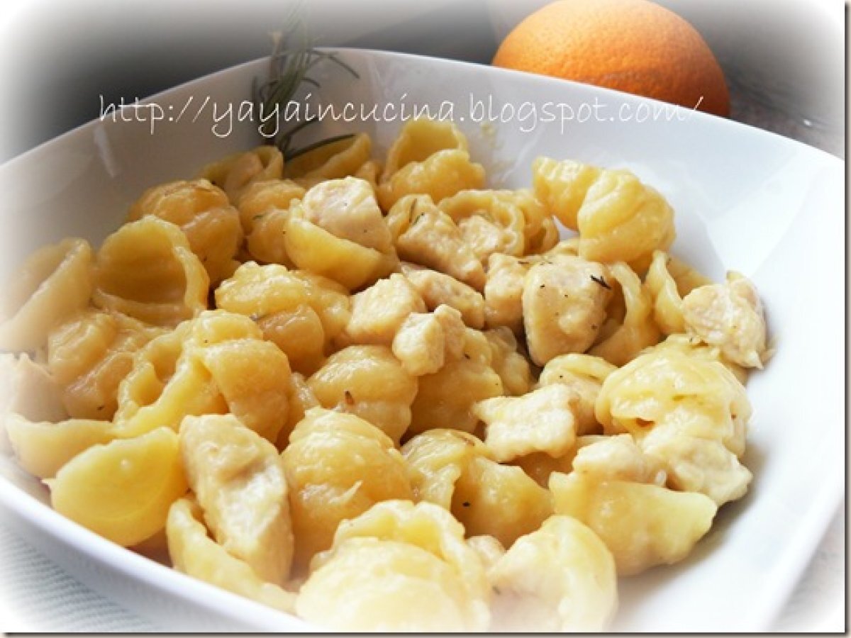Pasta con Ragù di Pollo e Arancia