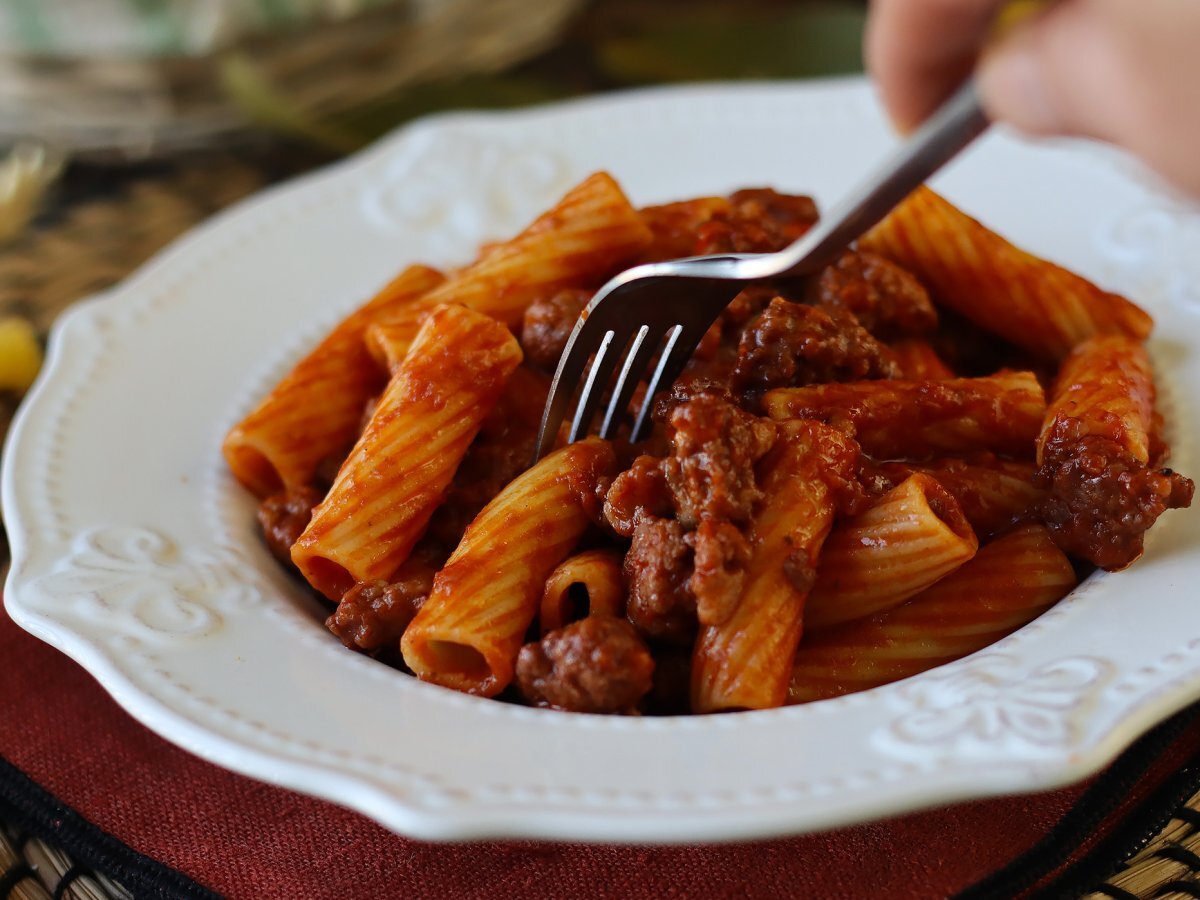 Pasta con sugo di salsiccia: un piatto semplice e dal gusto intenso - foto 3