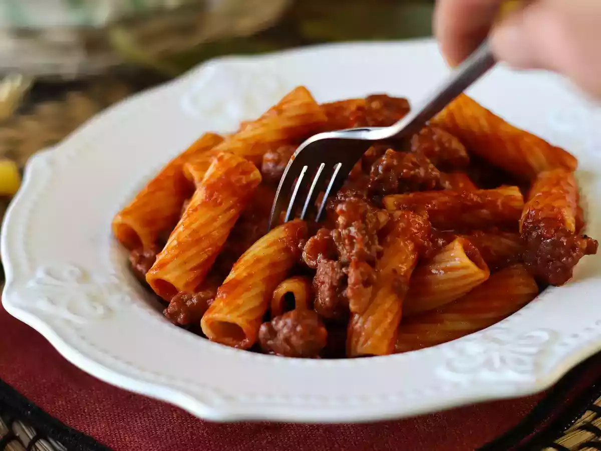 Pasta con sugo di salsiccia: un piatto semplice e dal gusto intenso - foto 3