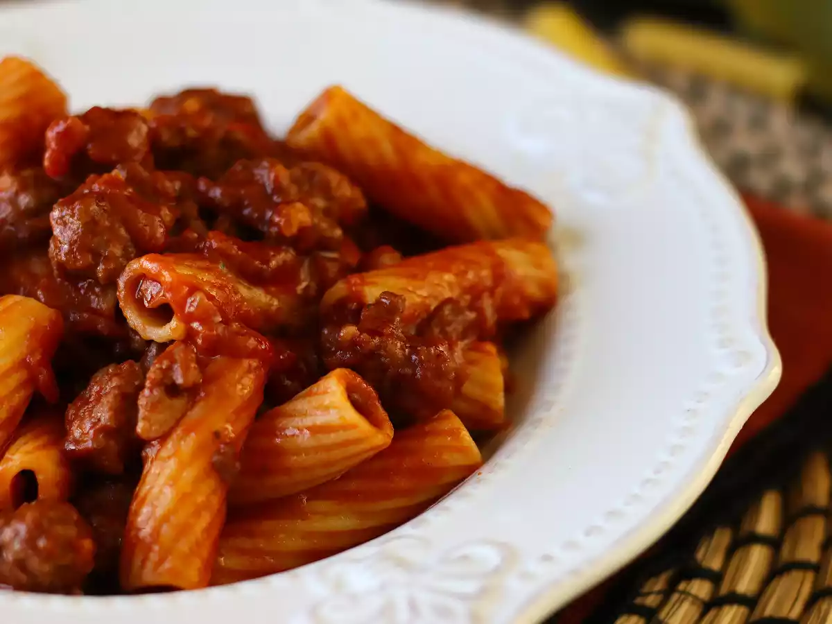 Pasta con sugo di salsiccia: un piatto semplice e dal gusto intenso - foto 4