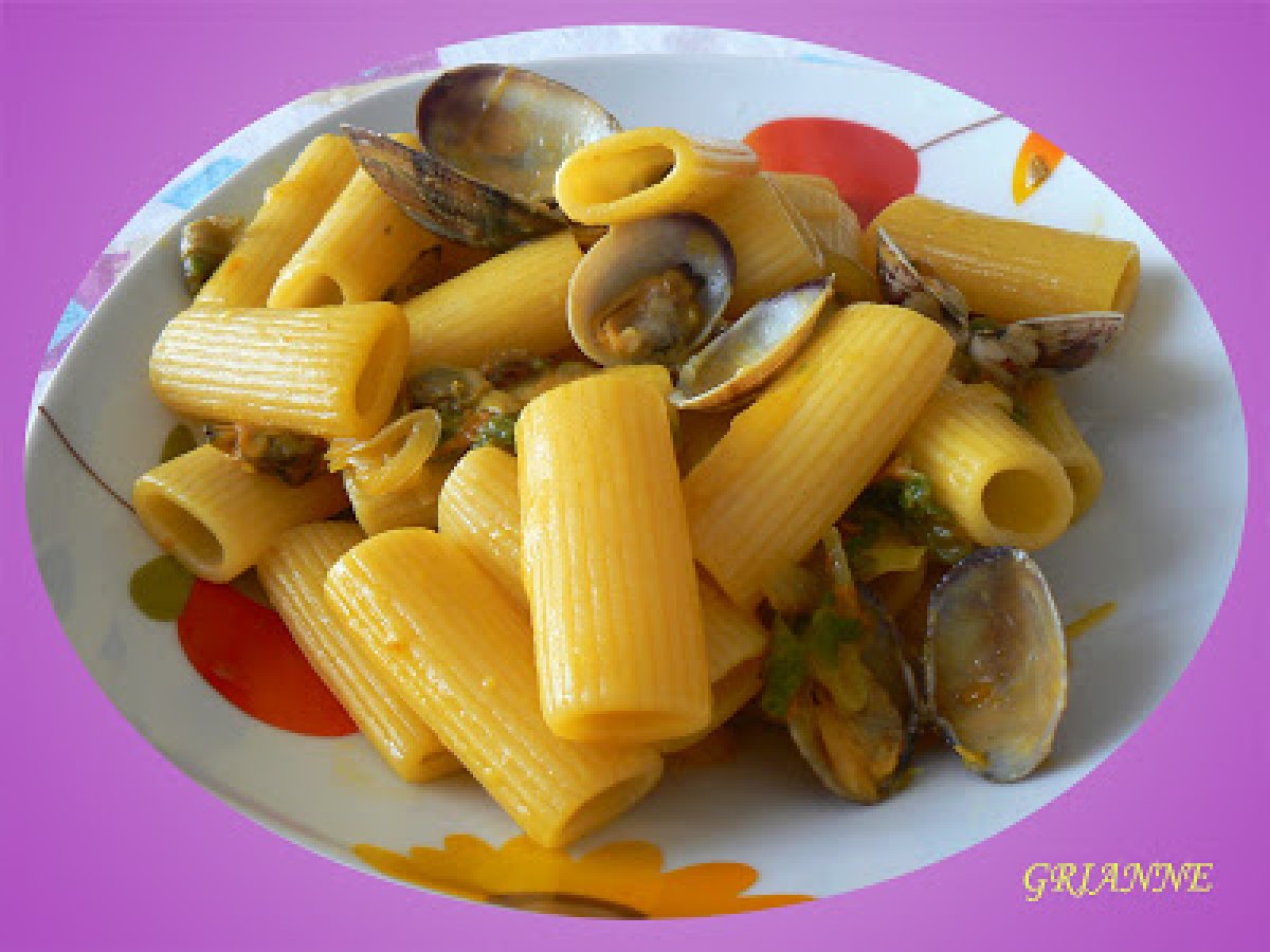 Pasta con vongole e fiori di zucca