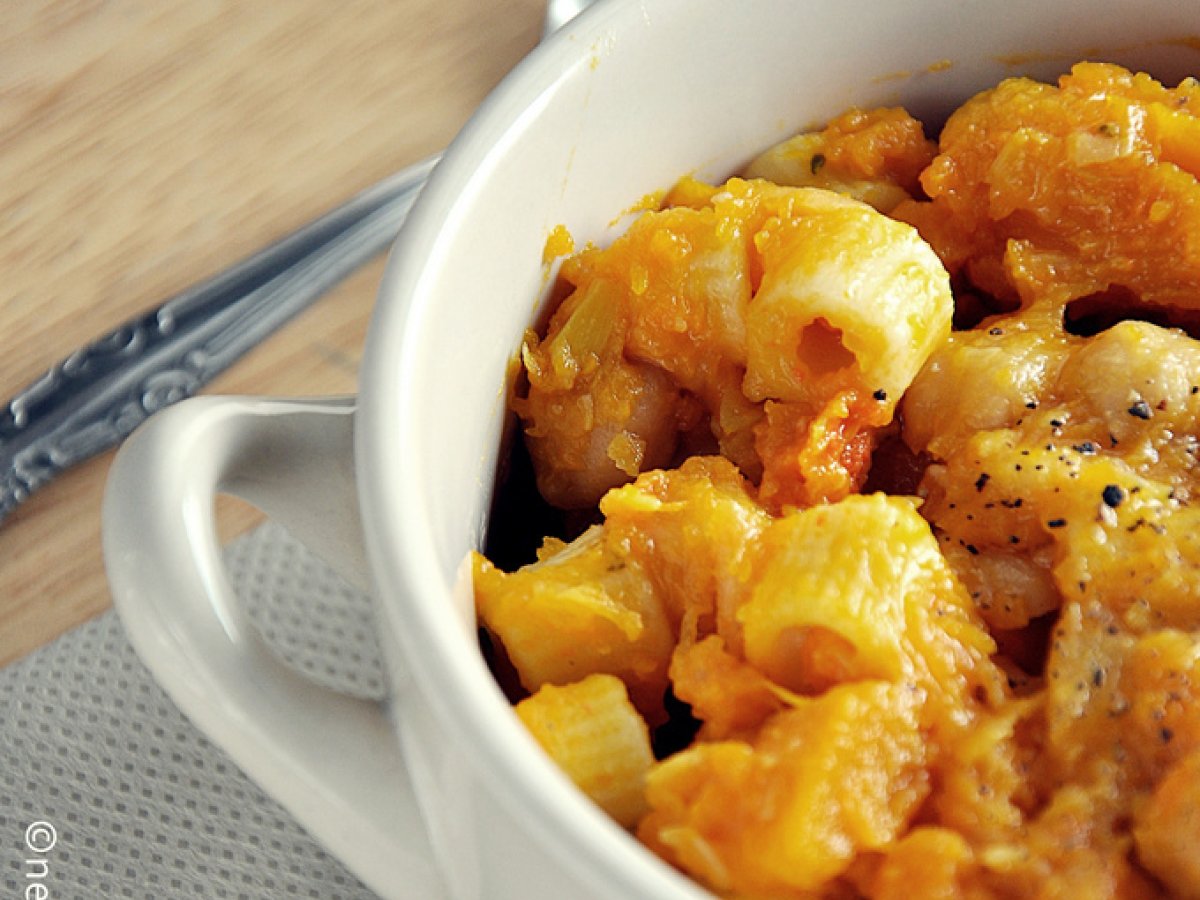Pasta con zucca e ceci