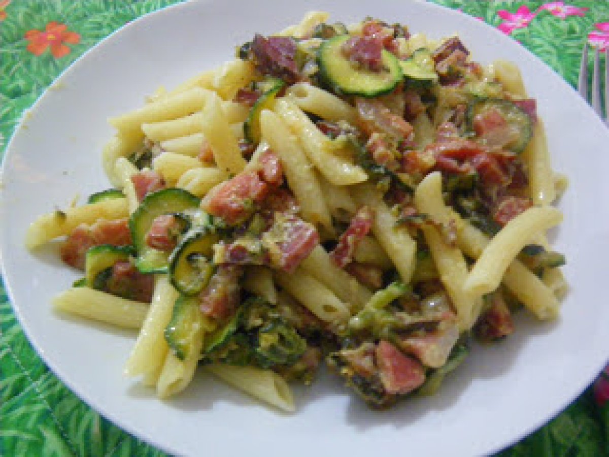 Pasta con Zucchine, Agnello e Cavolfiore in avocado