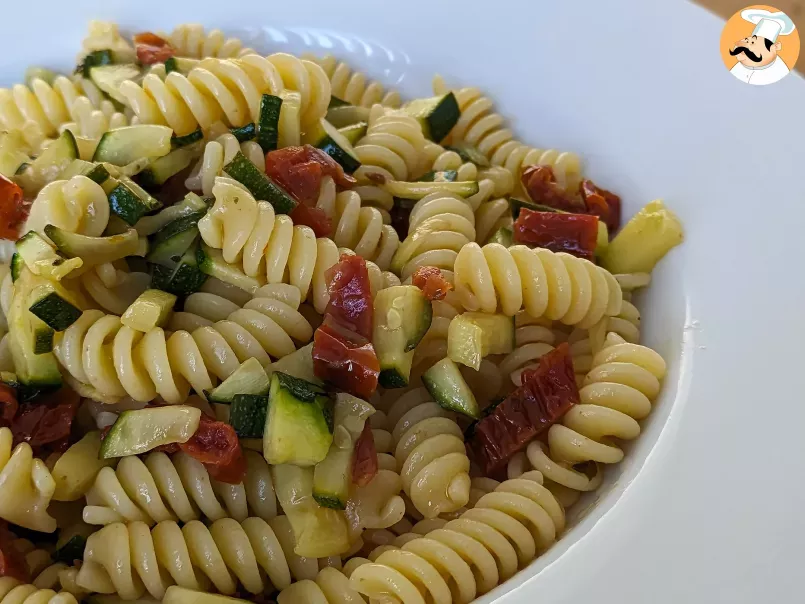 Pasta con zucchine e pomodori secchi: un primo piatto veloce e gustosissimo! - foto 5