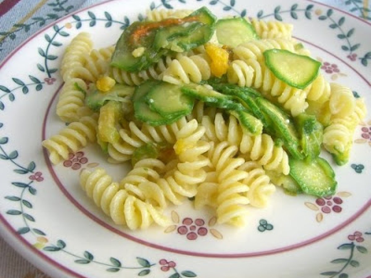 Pasta con zucchine e uovo sodo, foto 1