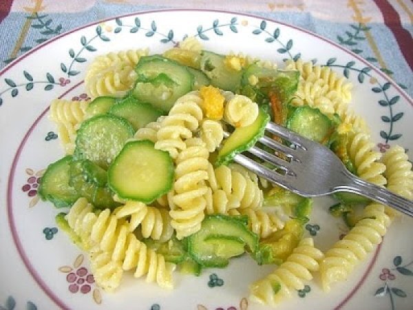 Pasta con zucchine e uovo sodo, foto 2