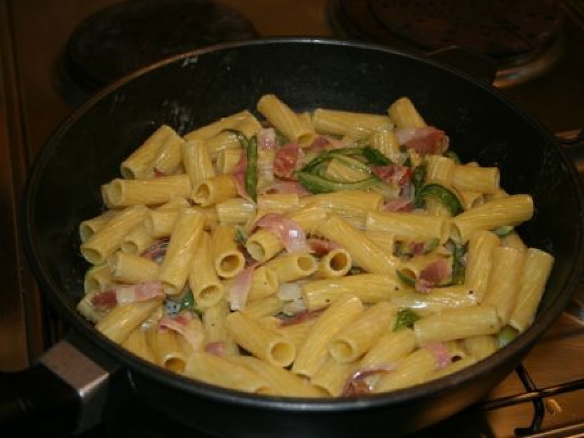 Pasta con zucchine speck o prosciutto