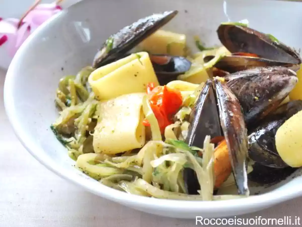 Pasta cozze pomodorini e (cicoria cimata) puntarelle