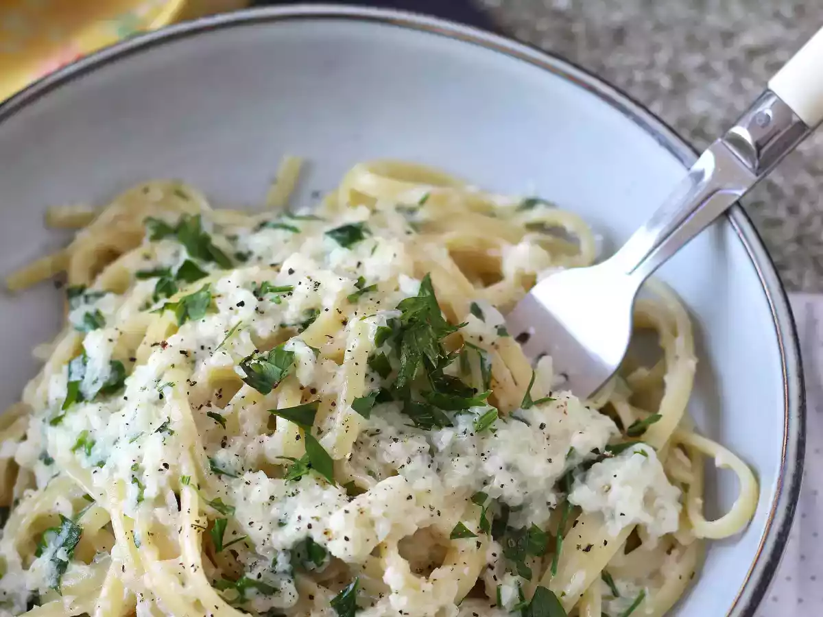 Pasta cremosa alla cipolla: un primo sfizioso e super economico! - foto 4