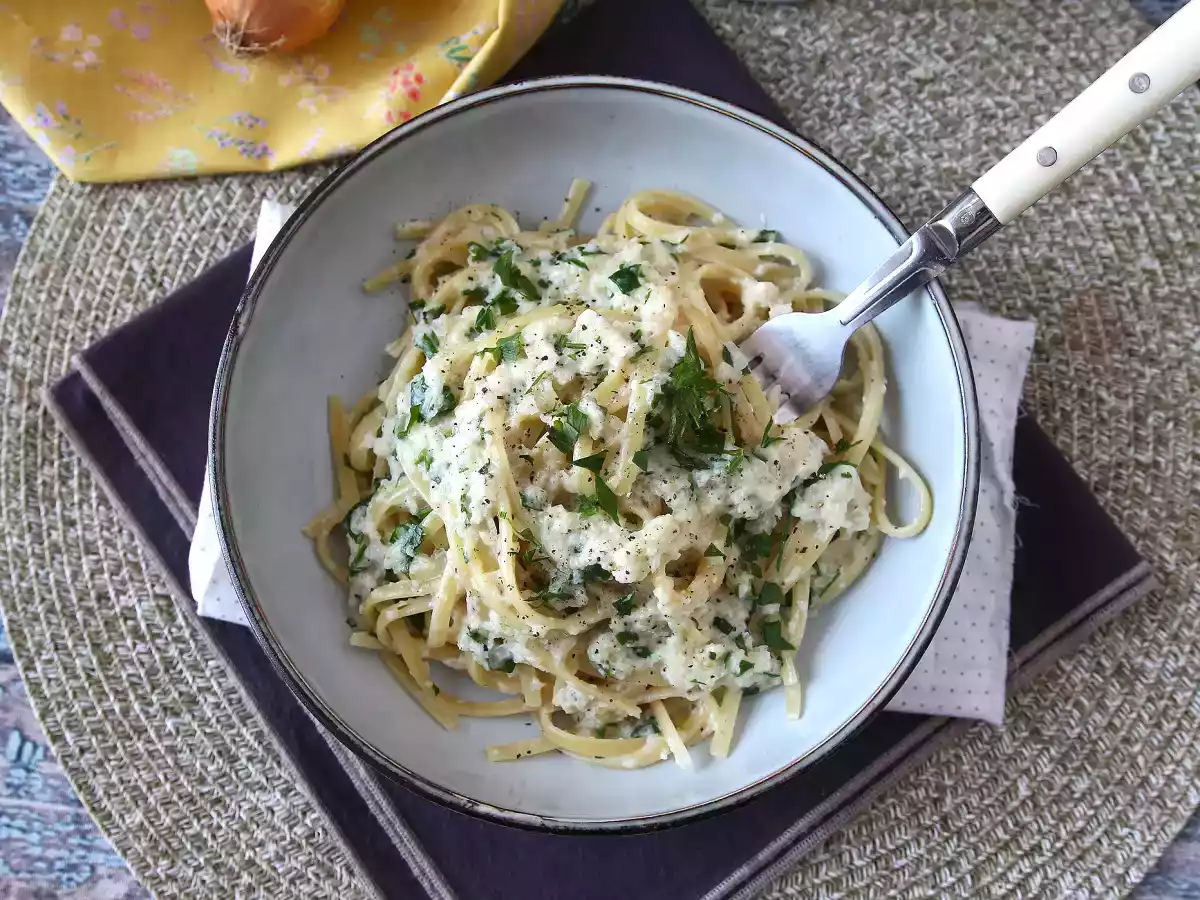 Pasta cremosa alla cipolla: un primo sfizioso e super economico! - foto 2