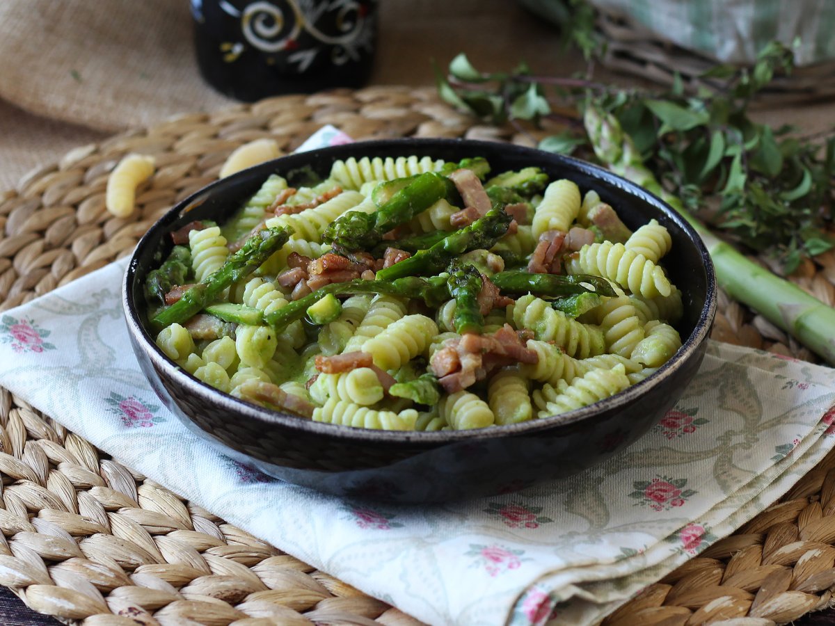 Pasta cremosa asparagi e pancetta: ricetta facile e gustosa - foto 4
