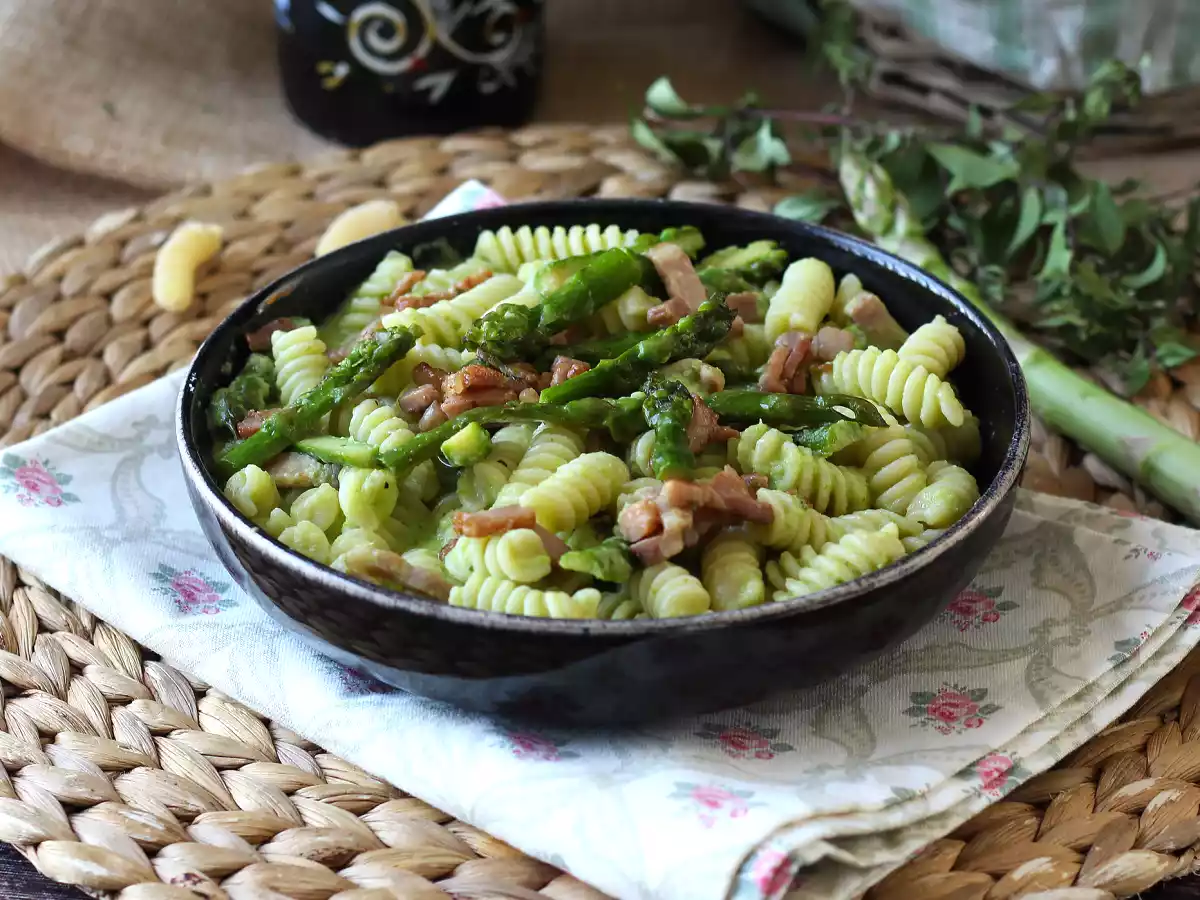 Pasta cremosa asparagi e pancetta: ricetta facile e gustosa - foto 4