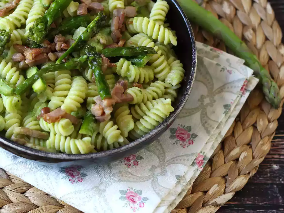 Pasta cremosa asparagi e pancetta: ricetta facile e gustosa - foto 5