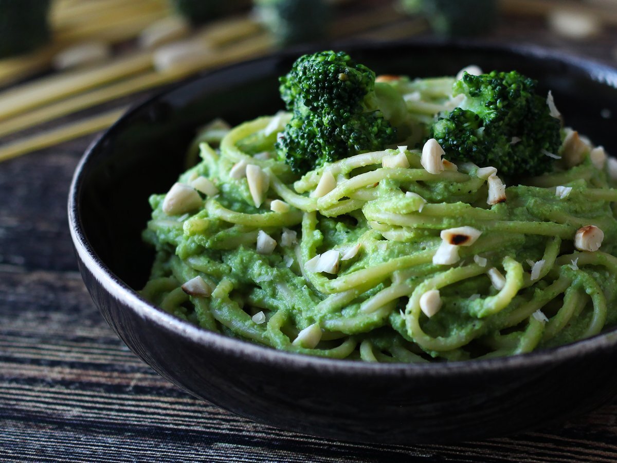 Pasta cremosa con broccoli e mandorle: un piatto facile da preparare e ricco di sapore - foto 5
