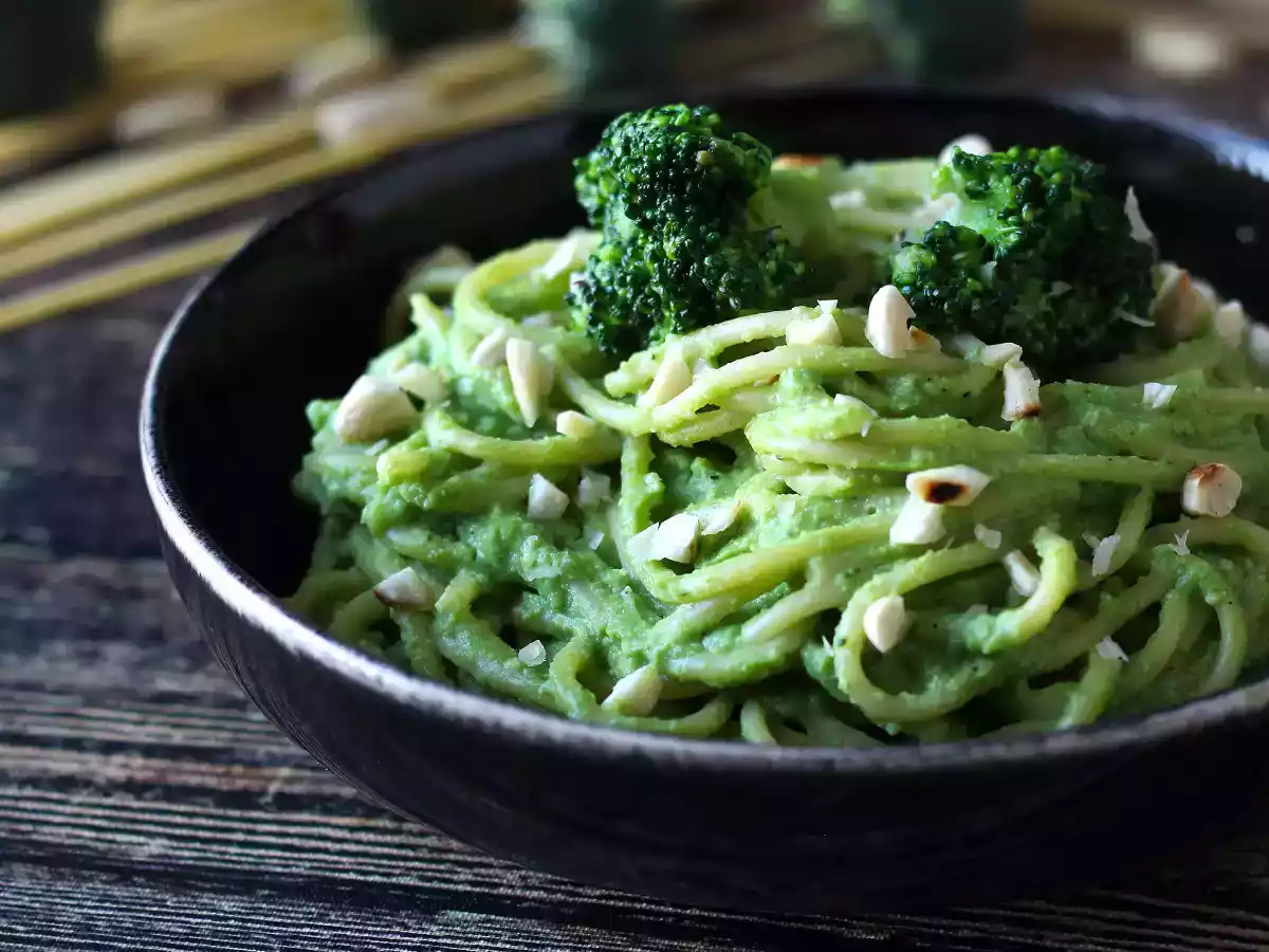 Pasta cremosa con broccoli e mandorle: un piatto facile da preparare e ricco di sapore - foto 5
