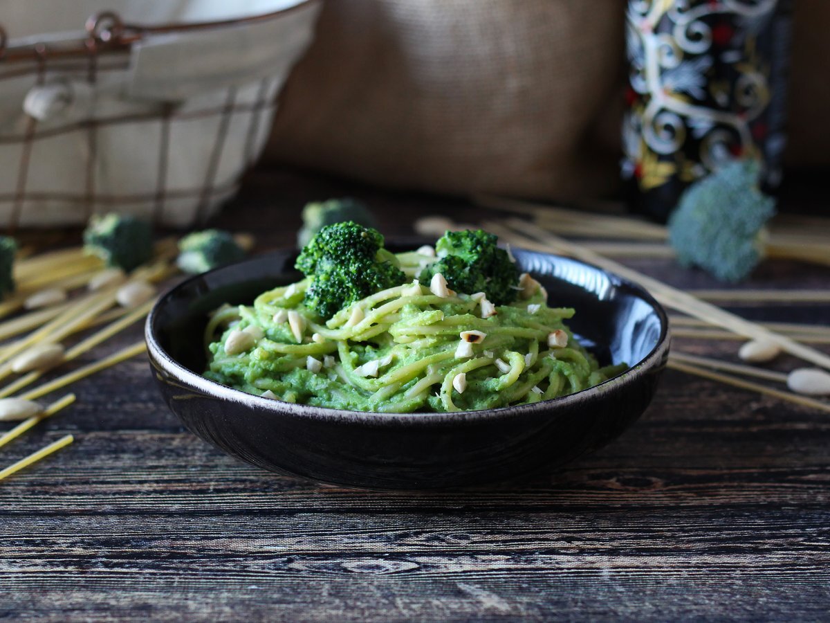 Pasta cremosa con broccoli e mandorle: un piatto facile da preparare e ricco di sapore - foto 4