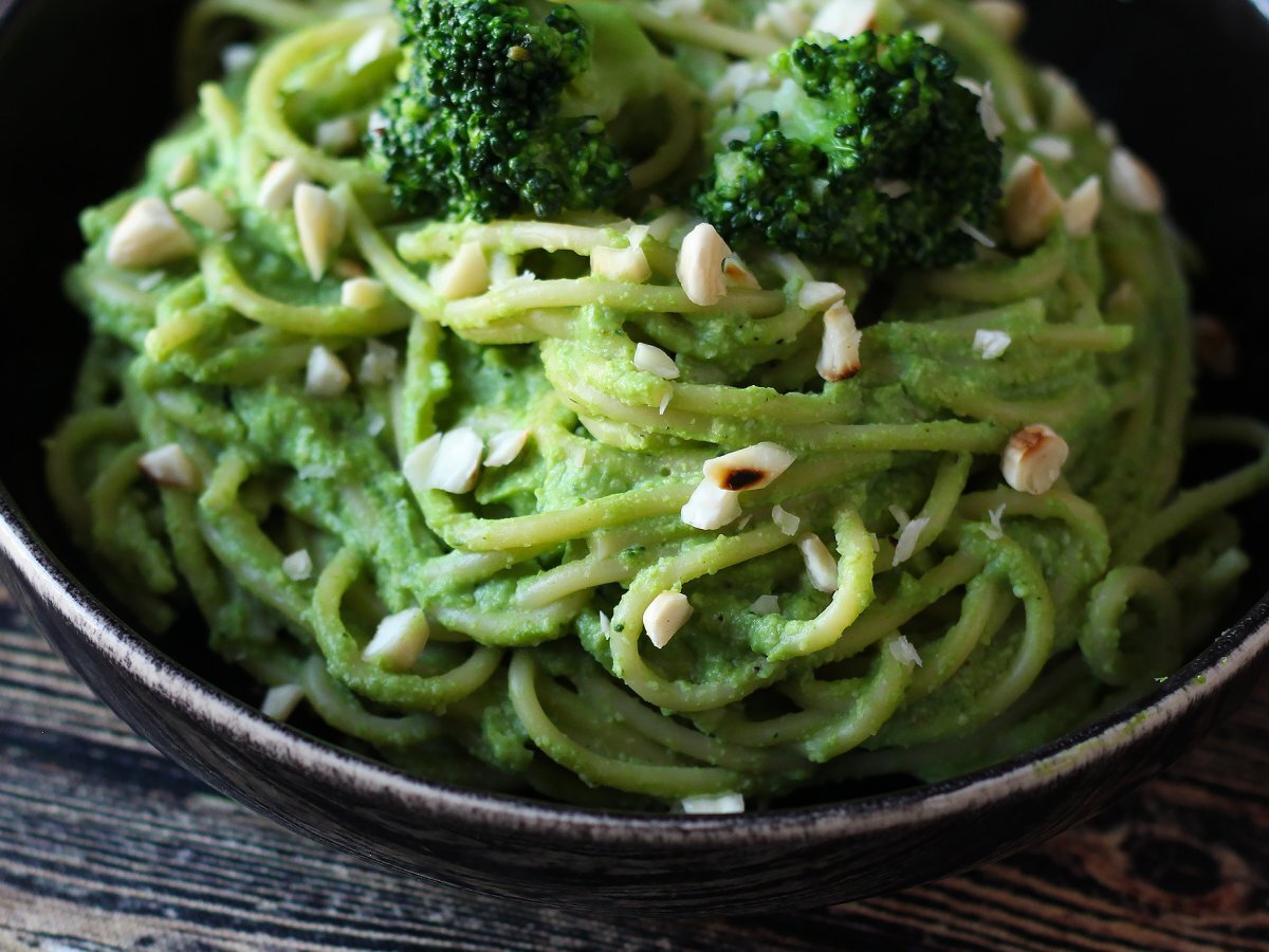 Pasta cremosa con broccoli e mandorle: un piatto facile da preparare e ricco di sapore - foto 6