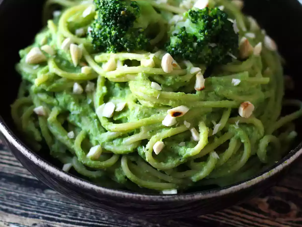 Pasta cremosa con broccoli e mandorle: un piatto facile da preparare e ricco di sapore - foto 6