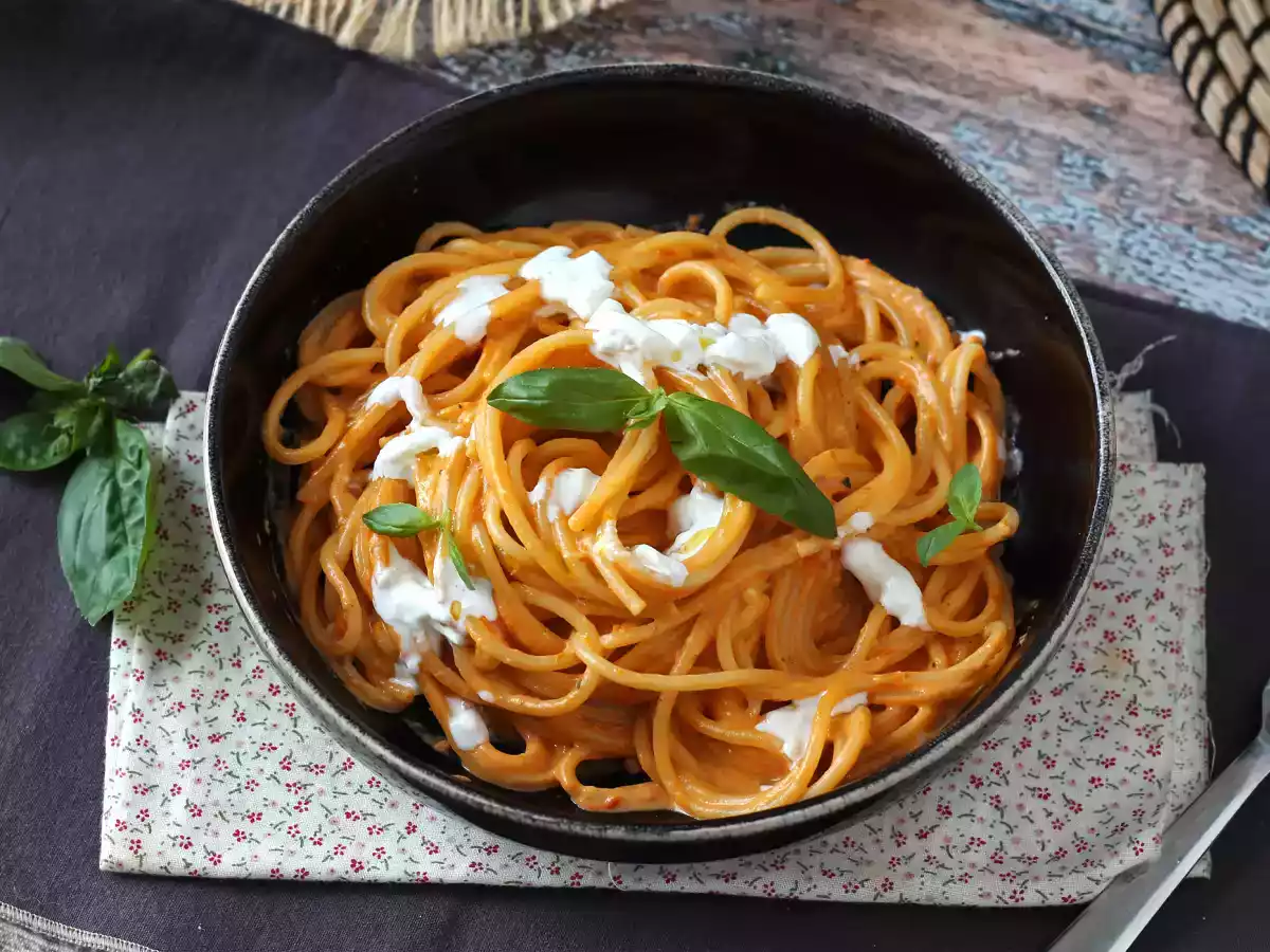 Pasta cremosa con burrata e pomodorini - foto 4