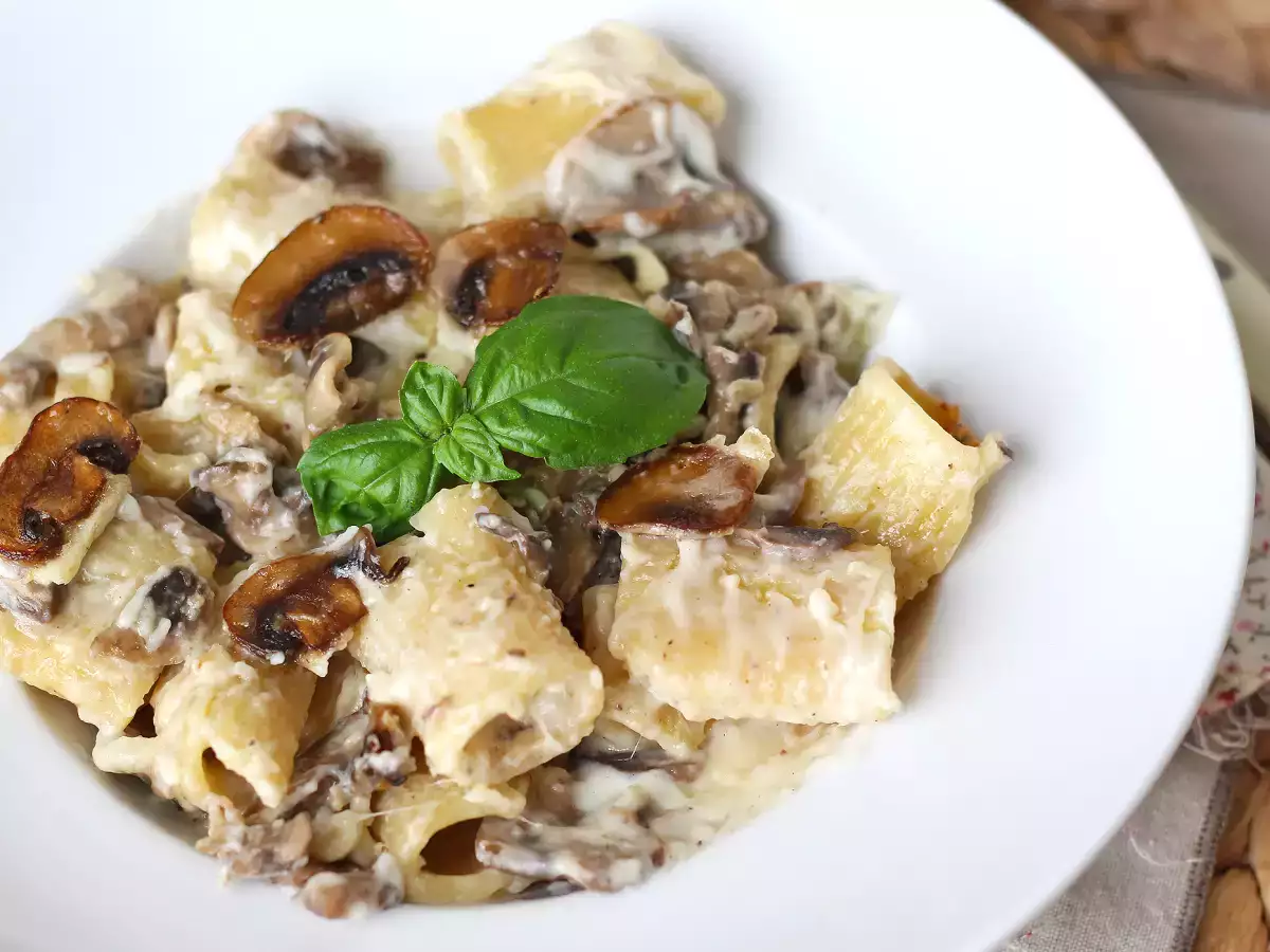 Pasta cremosa con funghi e panna: un primo piatto semplice dal sapore autentico - foto 3