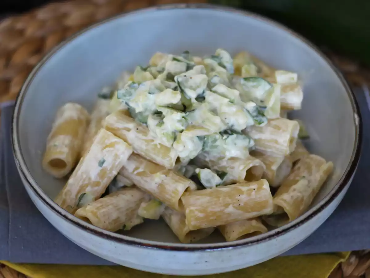 Pasta cremosa con zucchine, ricetta gustosa e velocissima da preparare - foto 4