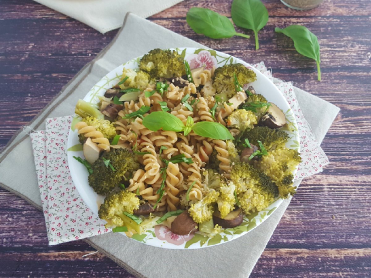 Pasta di legumi con broccoli, funghi e basilico - foto 4