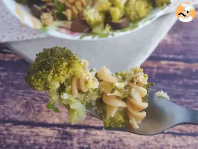 Pasta di legumi con broccoli, funghi e basilico - foto 3