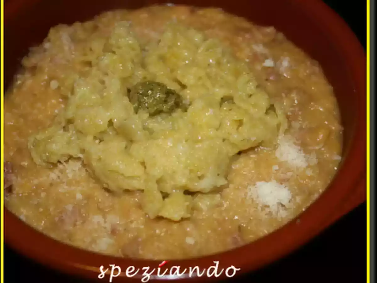 Pasta di mais su crema di lenticchie rosse