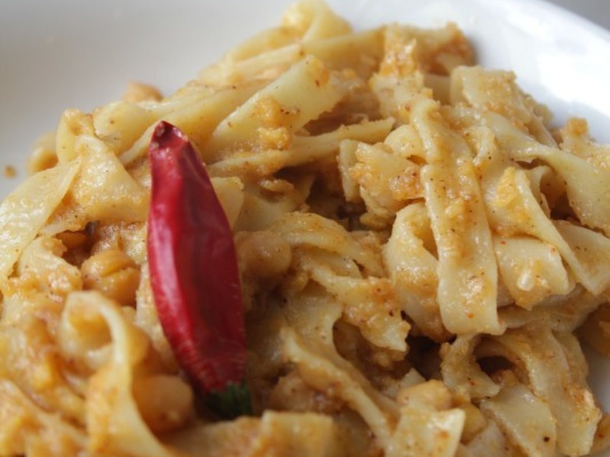 Pasta e ceci di Cicerale con la mollica