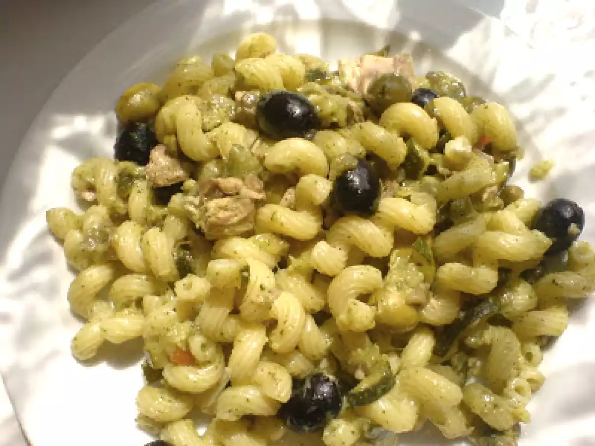 Pasta estiva con verdure e pesto di rucola
