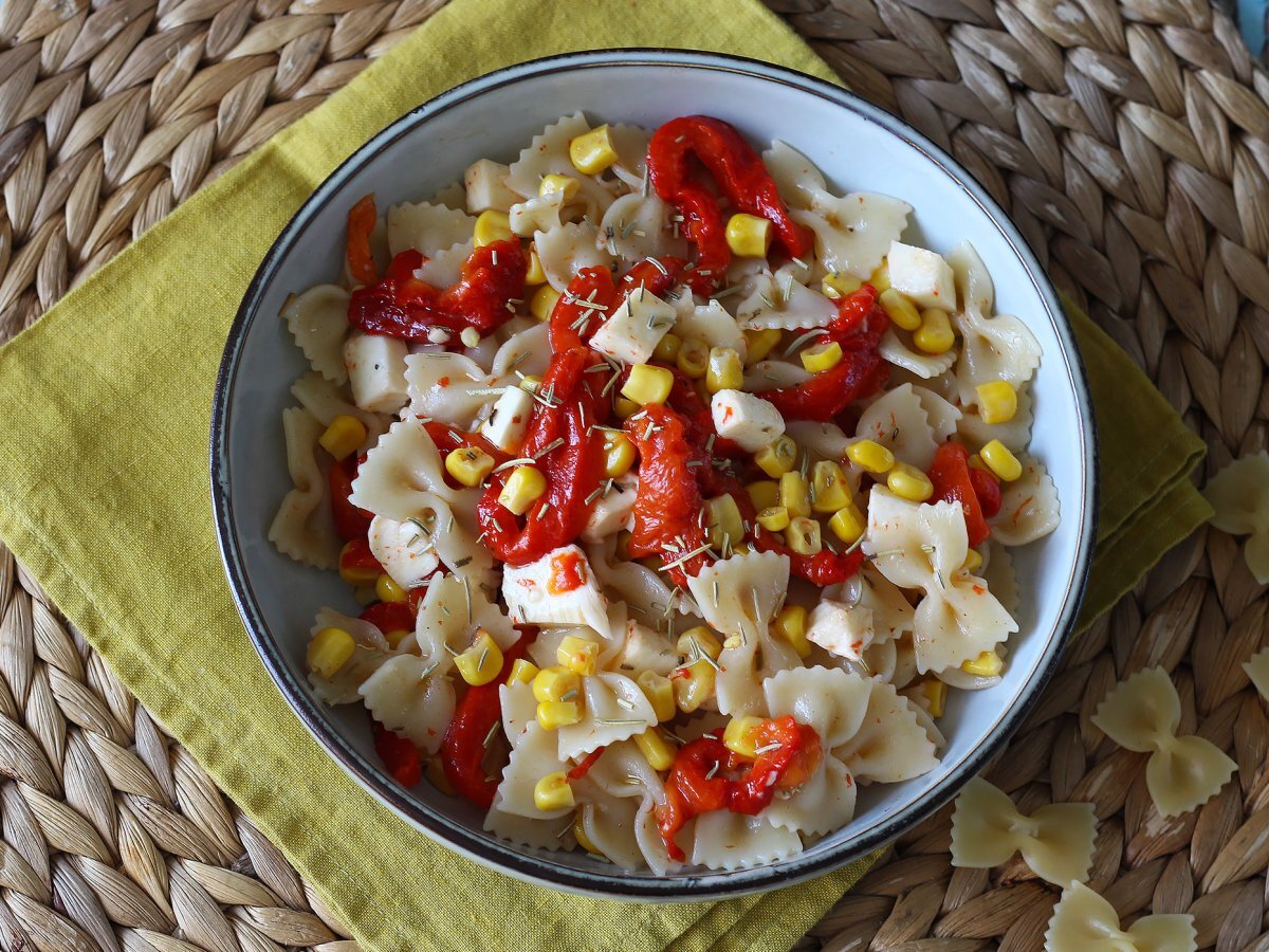 Pasta fredda con peperoni, mais e mozzarella - foto 3