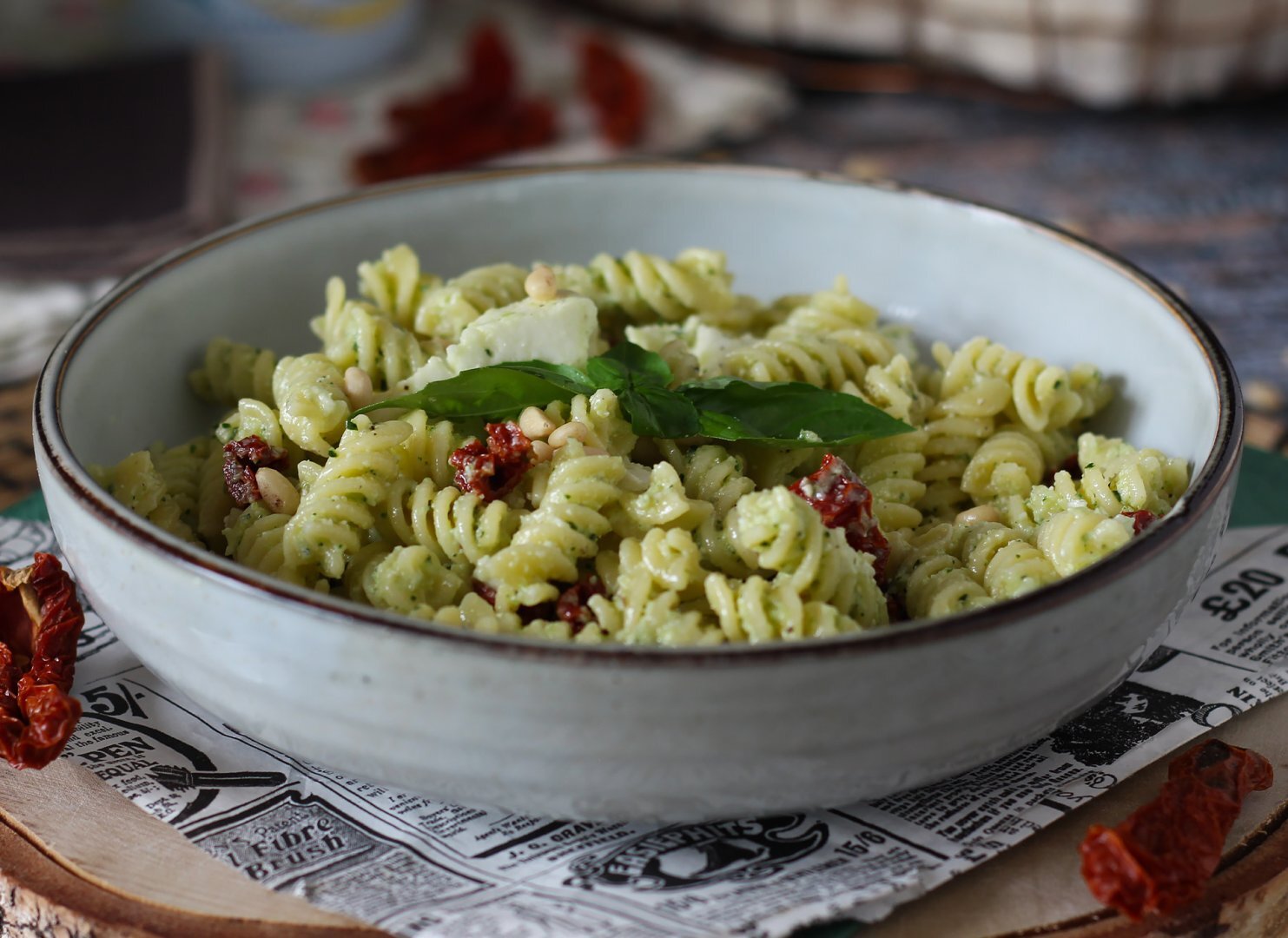 Ricetta: pasta fredda con pesto di zucchine e bufala