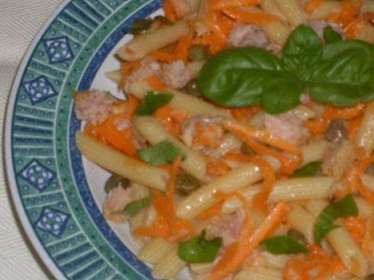 Pasta fredda con tonno e carote
