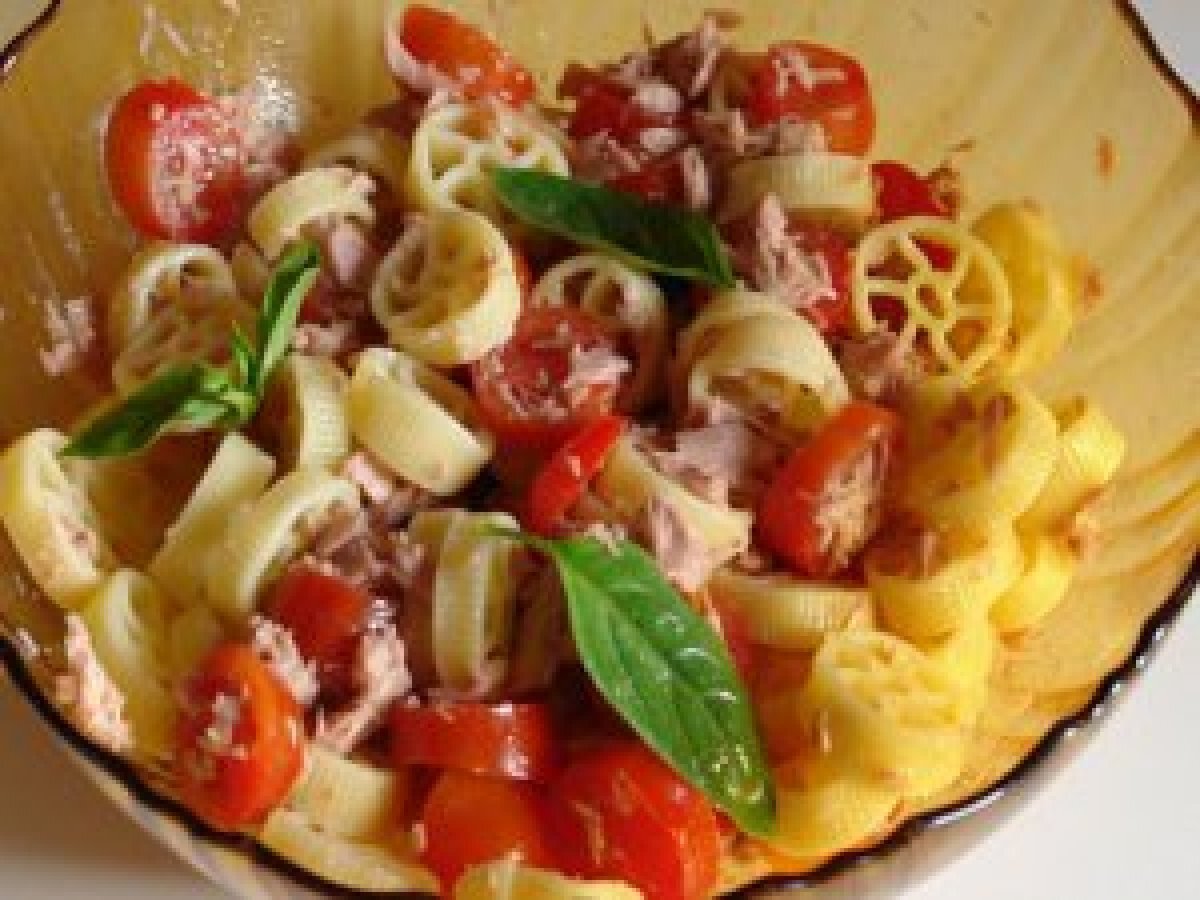 Pasta fredda con tonno e pomodoro