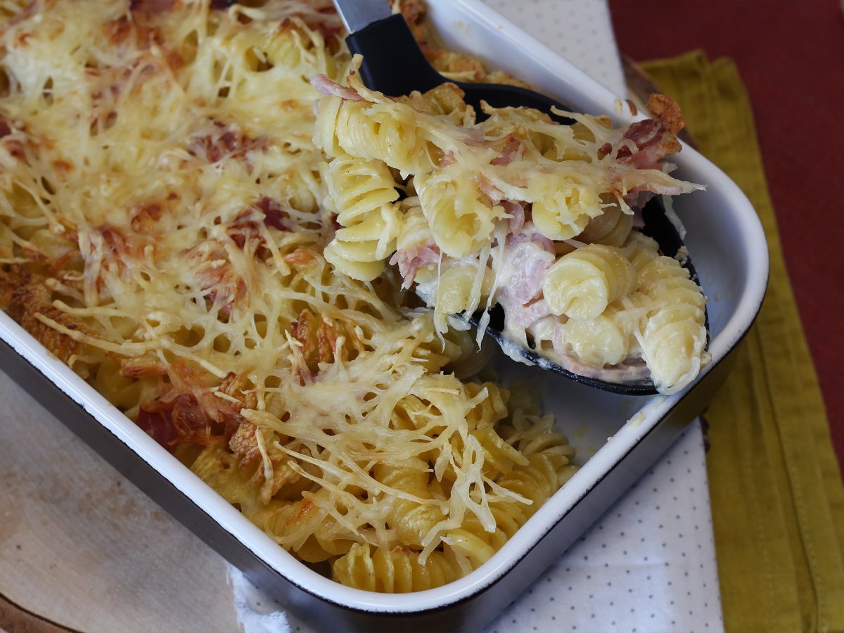 Pasta gratinata in friggitrice ad aria con prosciutto e formaggio: ricetta facile e veloce - foto 2