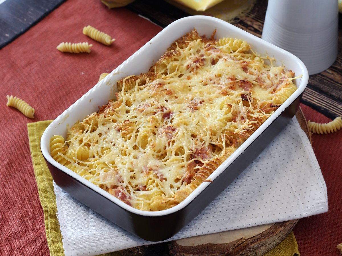 Pasta gratinata in friggitrice ad aria con prosciutto e formaggio: ricetta facile e veloce - foto 6