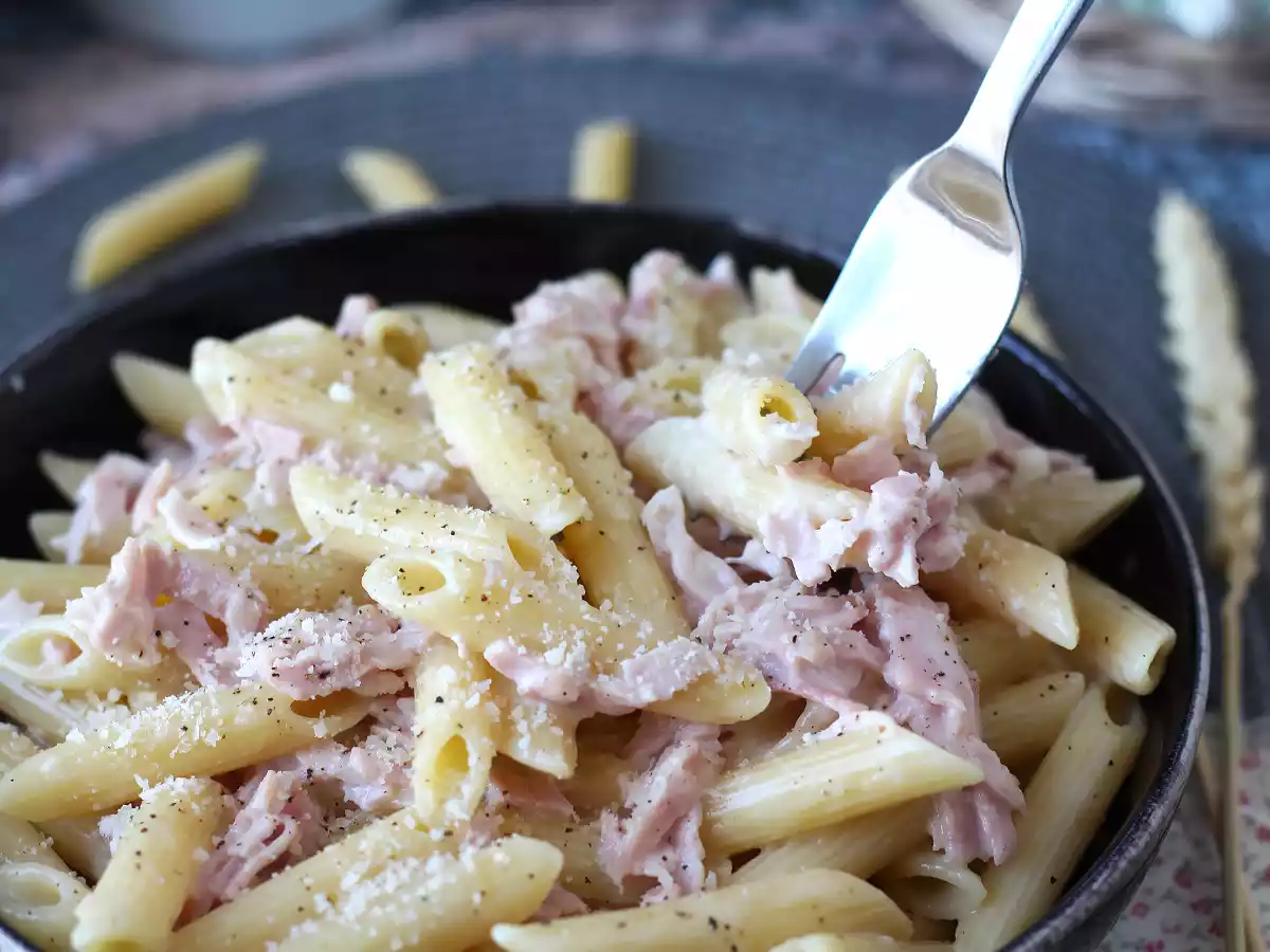 Pasta panna e prosciutto: cremosa, veloce e irresistibile!