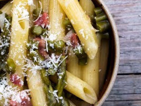 Pasta risottata agli asparagi selvatici