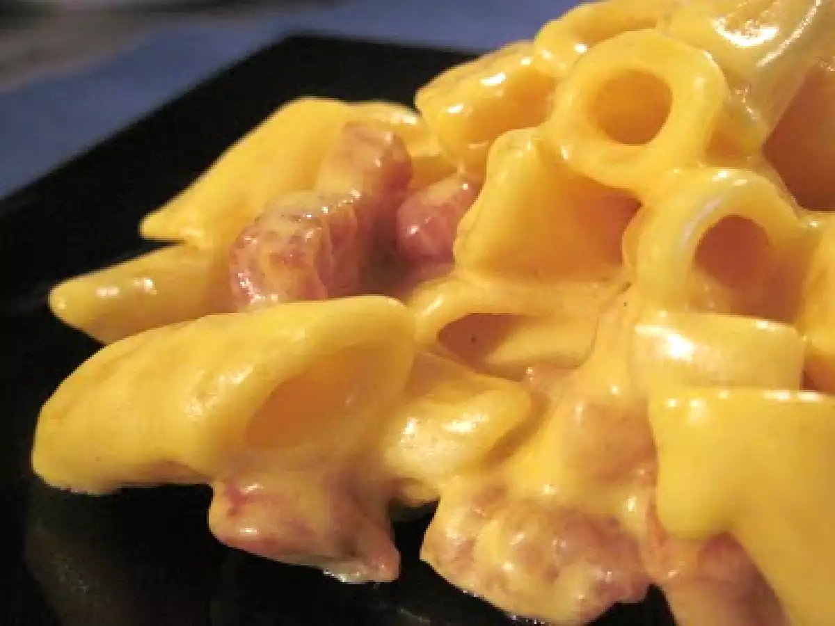 Pasta risottata allo zafferano con pancetta e Philadelphia: primo cremoso in 35 minuti