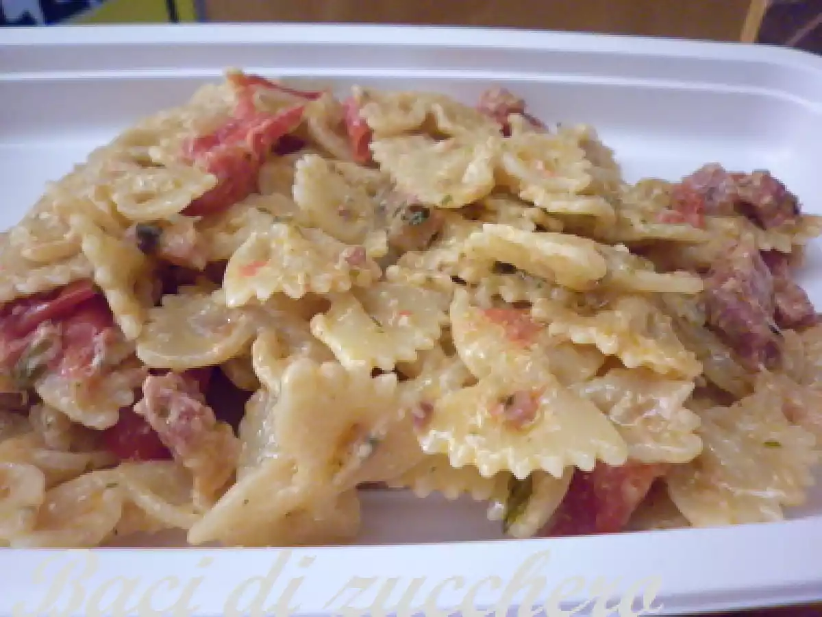 Pasta robiola pesto e pancetta