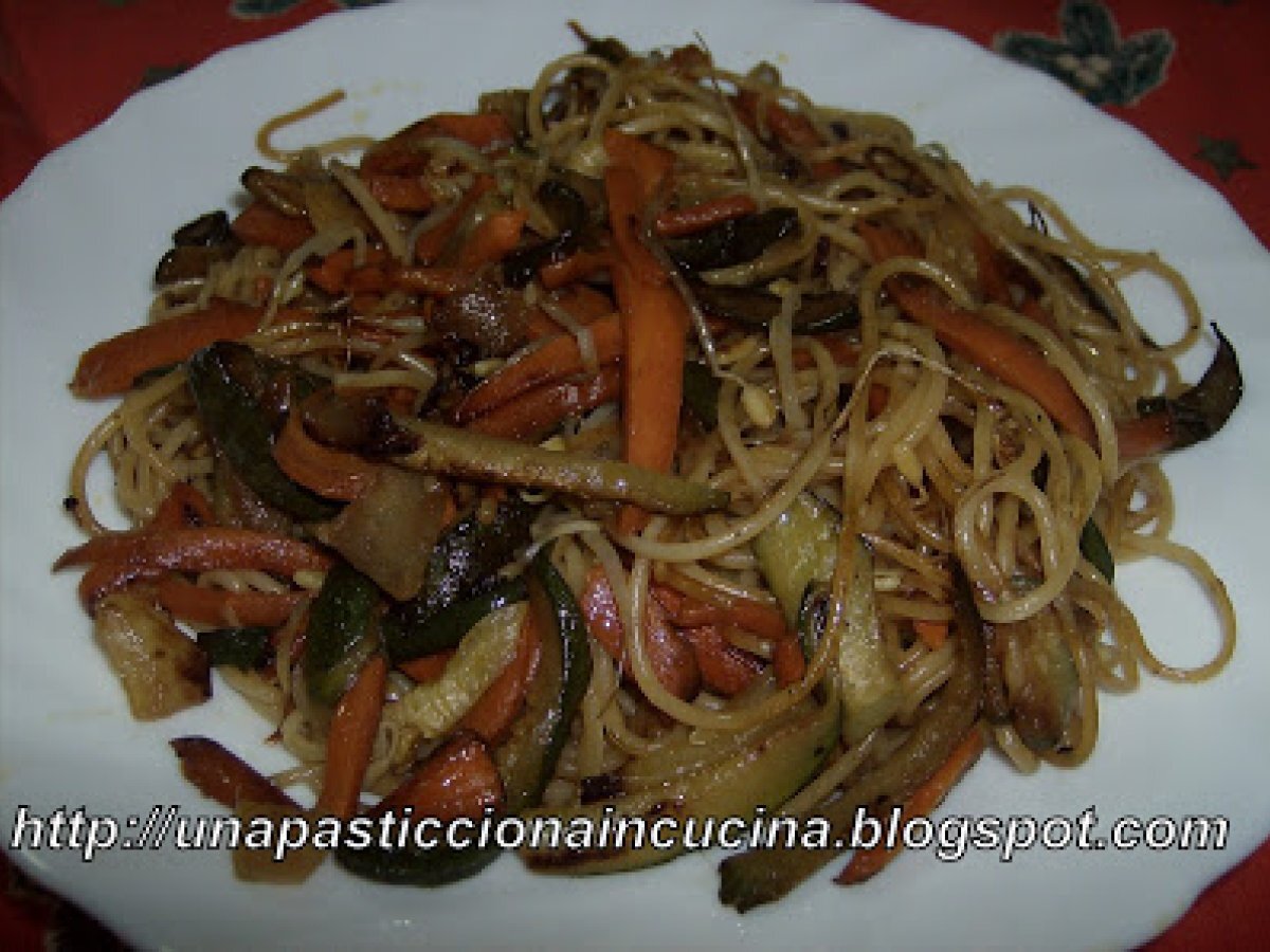 Pasta saltata con verdure (ricetta cinese)