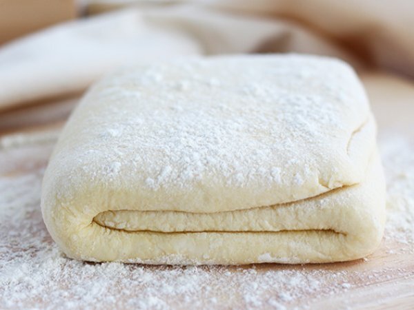 Pasta sfoglia, la ricetta spiegata passo a passo Pasta sfoglia, la ricetta spiegata passo a passo