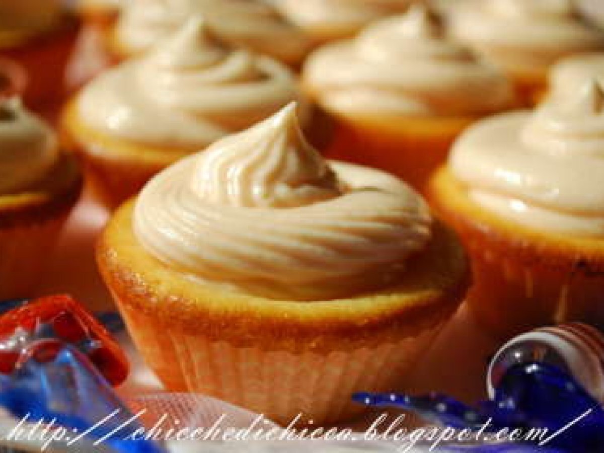 Pasticcini morbidi con frosting al Cioccolato Bianco