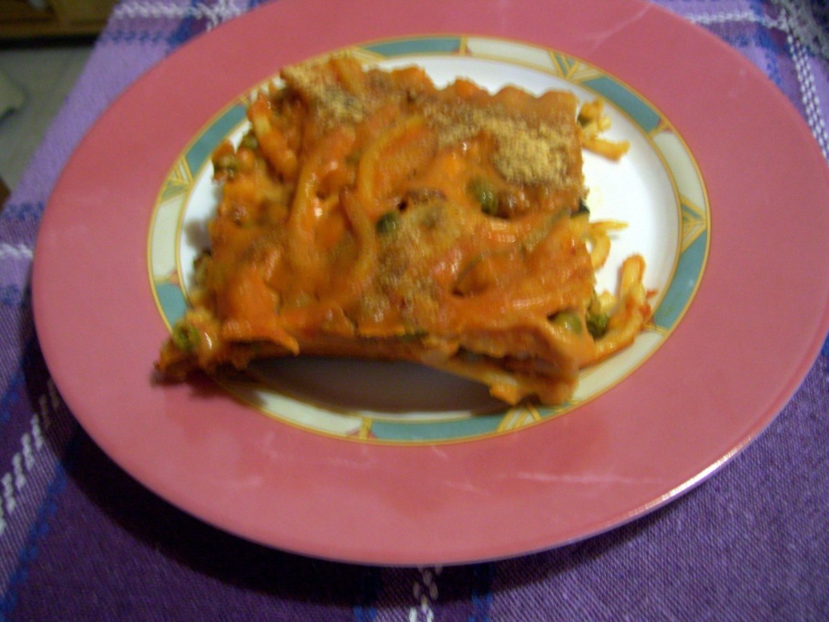 PASTICCIO DI BUCATINI CON RAGU' DI LENTICCHIE E PISELLI