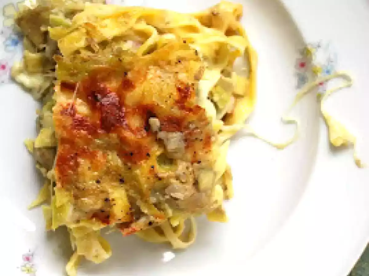 Pasticcio di tagliatelle paglia e fieno ai carciofi