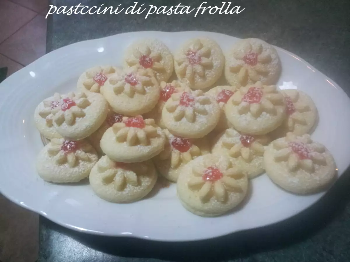 Pasticini di pasta frolla