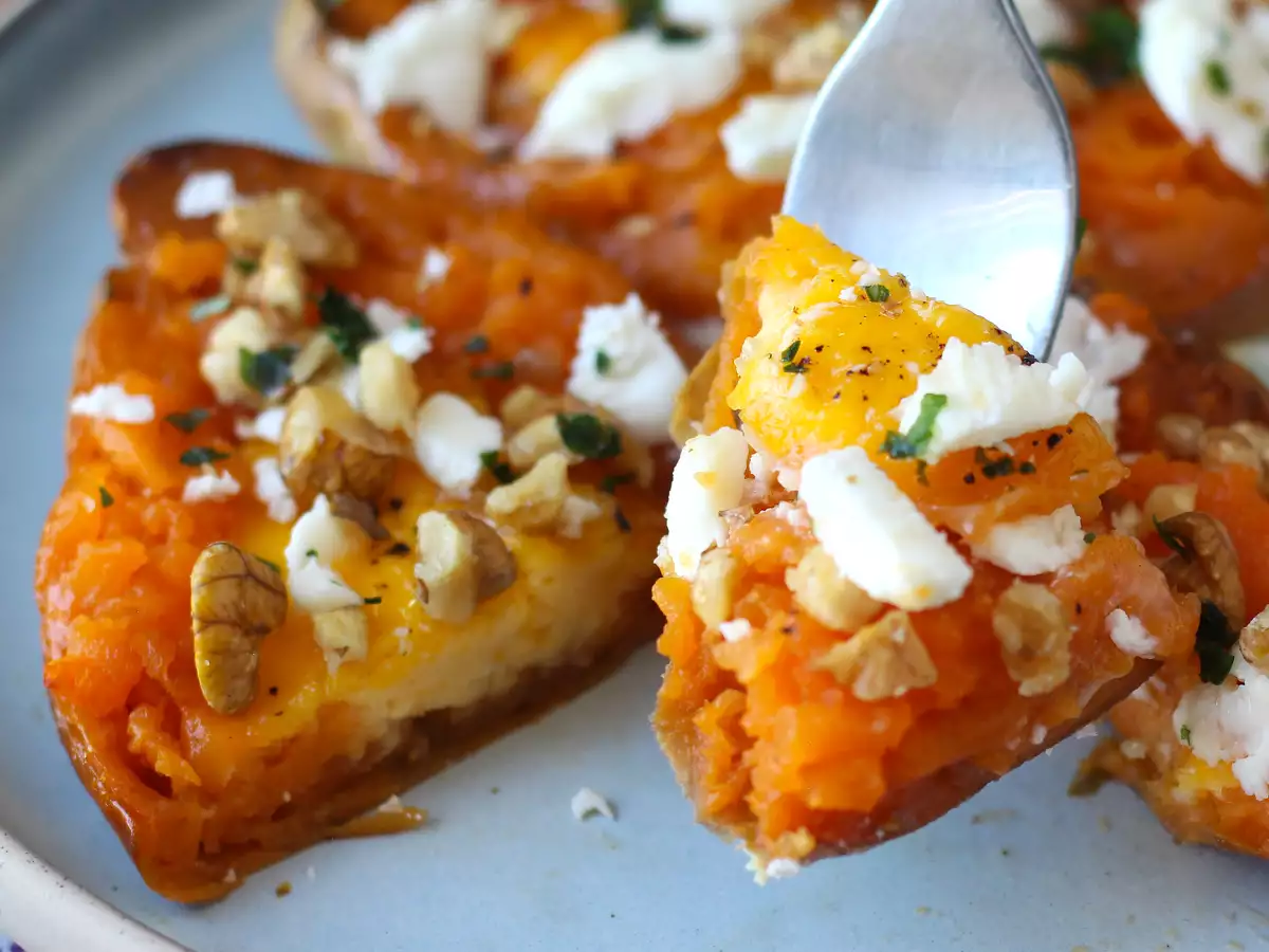 Patata dolce al forno con uovo, feta, miele e noci - foto 3