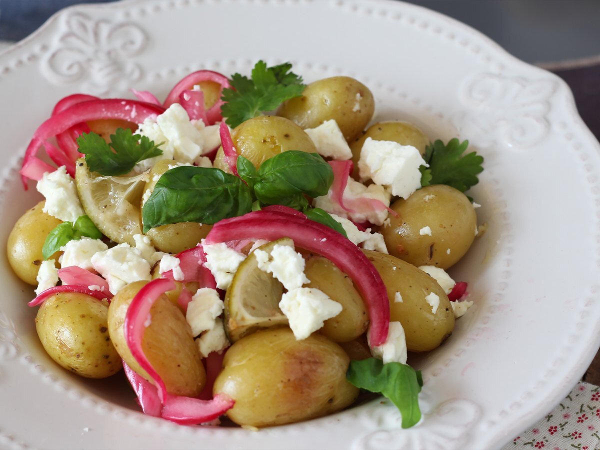 Patate al cartoccio con cipolle, limone e feta - foto 4