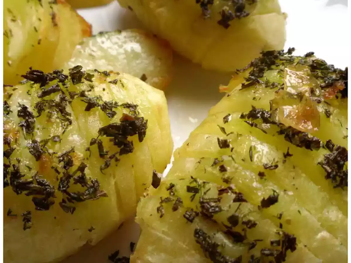 PATATE AL FORNO CON BURRO ALLE ERBE AROMATICHE HOMEMADE - foto 2